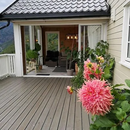 Idyllic Fjordside House *