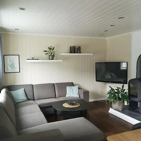 Idyllic Fjordside House Вилла Эурланн