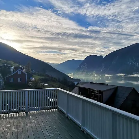 Idyllic Fjordside House Вилла Эурланн