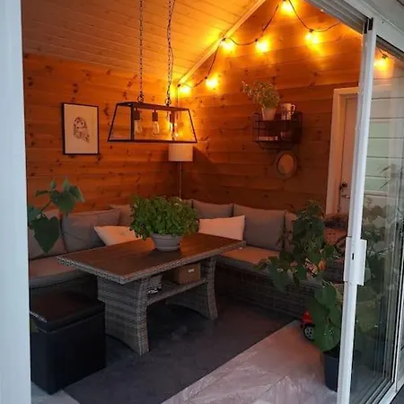 Вилла Idyllic Fjordside House Эурланн