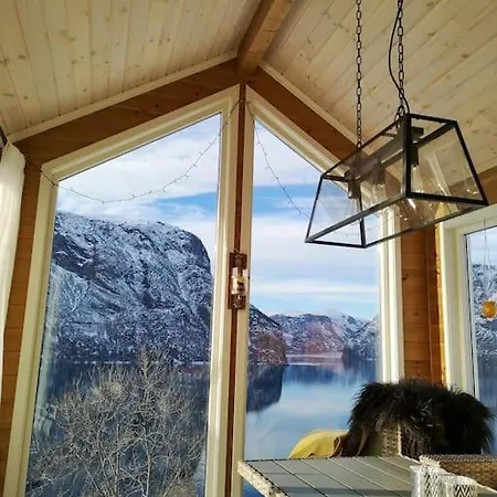 Idyllic Fjordside House * Эурланн