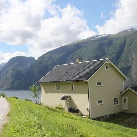 Вилла Idyllic Fjordside House