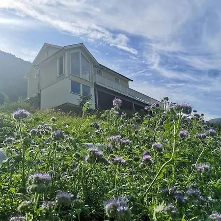 Idyllic Fjordside House * Эурланн