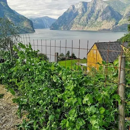 Idyllic Fjordside House Вилла *
