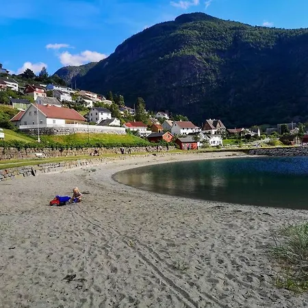 Вилла Idyllic Fjordside House Эурланн